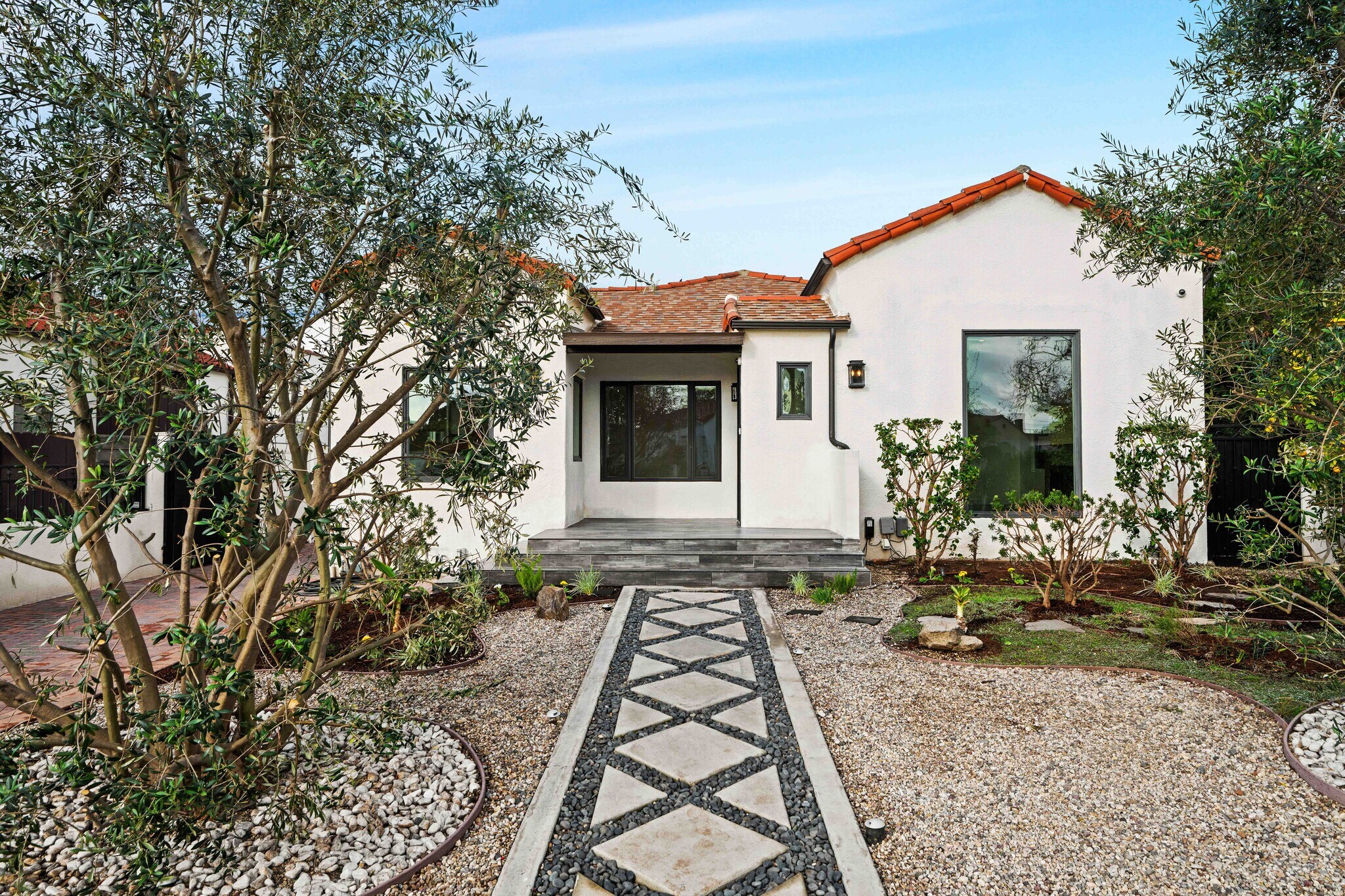 Building Photo - 1621 Hi Point St