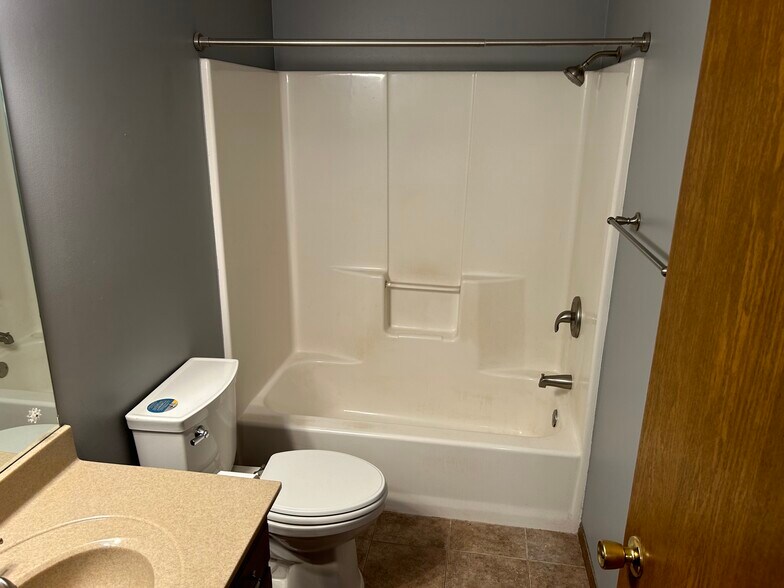 Building Photo - 409 S Madison St