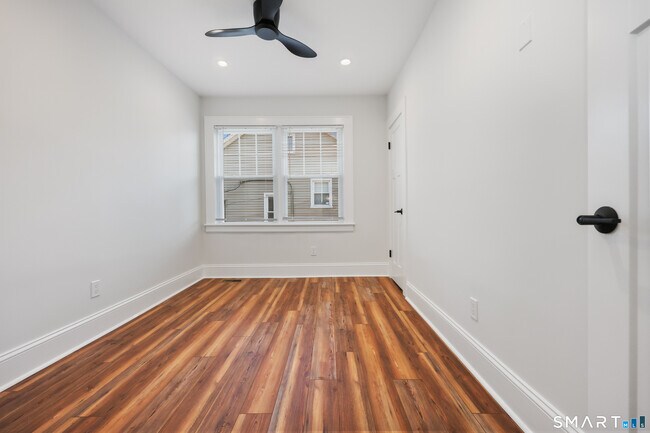 Building Photo - 60 Walter Ave