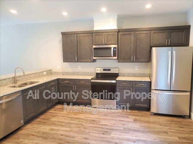 Building Photo - 316 SW Yulan St