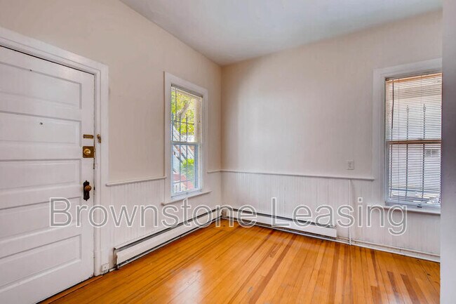 Building Photo - 1135 Corona St