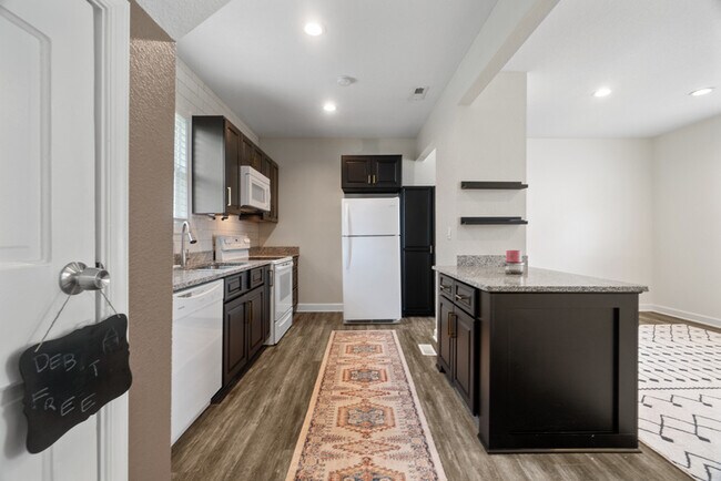 Building Photo - 846 W 41st St