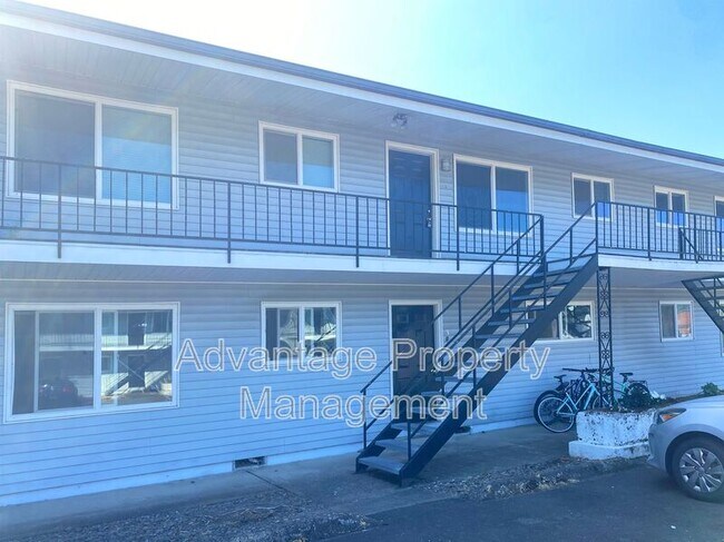 Building Photo - 365 Jackson St W