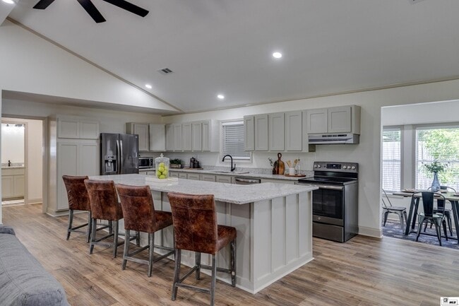 Building Photo - 281 Williams Rd