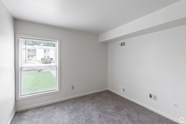Building Photo - Emerald Pond Estates | 2 bedroom, 1 Bathro...