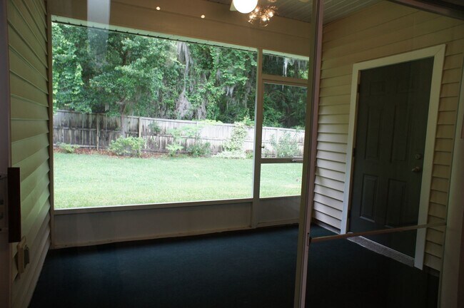 Building Photo - Lovely Condo in The Greens at West End