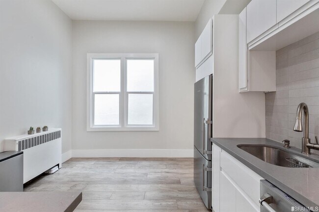 Building Photo - 1620 Broadway