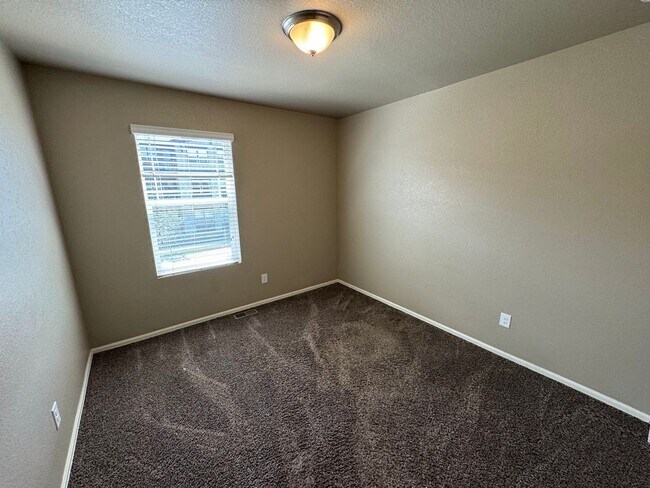 Building Photo - ***$500 Off 1st Months Rent*** Stunning 4BD/3BA Home in North Longmont - Available NOW!