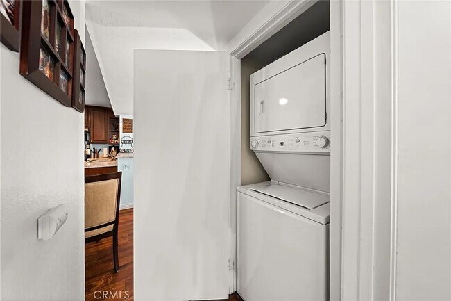 Building Photo - 1480 W Edgehill Rd