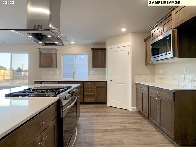 Building Photo - A Must see Hermiston Home!!