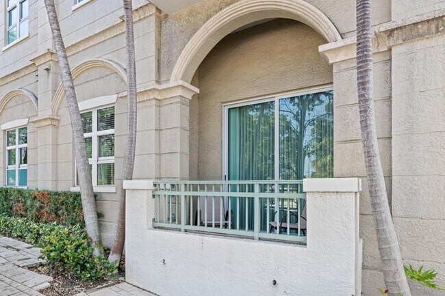 Building Photo - 403 S Sapodilla Ave