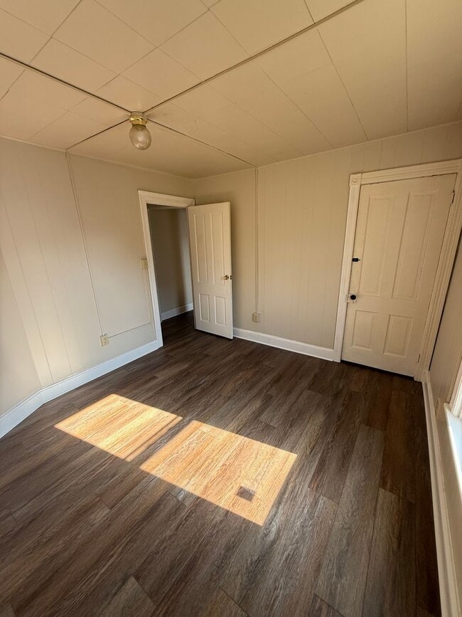 Building Photo - Duplex located on West Wilson Blvd.