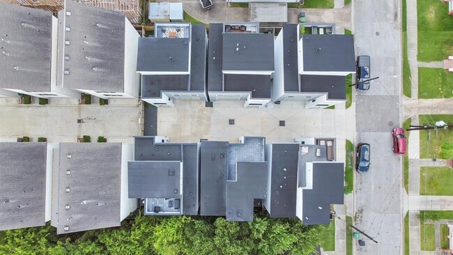 Building Photo - 3310 Pease St