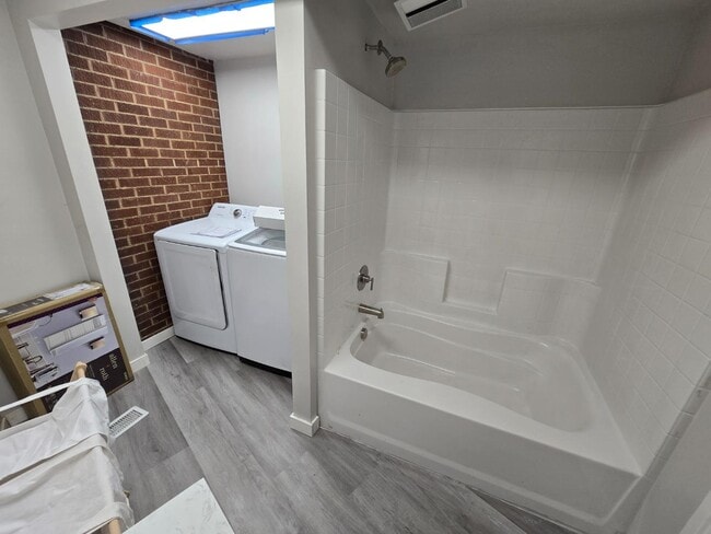 Building Photo - 309 E 200 S