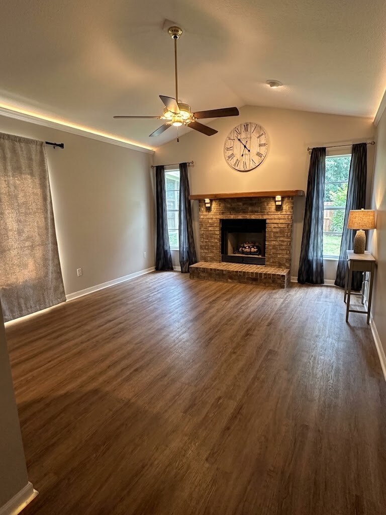 Building Photo - 1547 Spring Ridge Cir