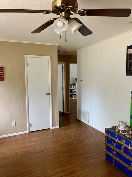Building Photo - 1511 Milam Dr