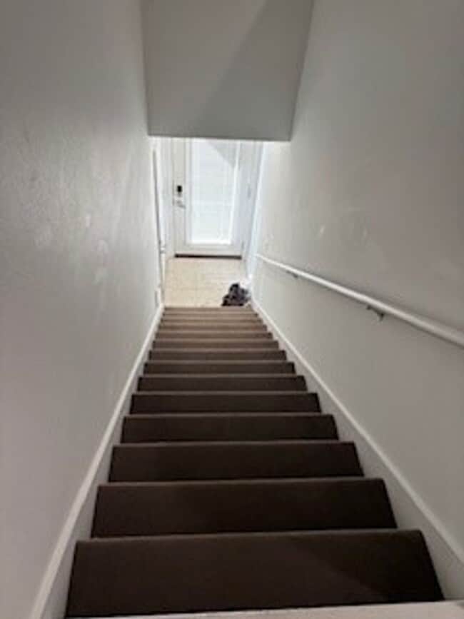 Building Photo - Bright and Spacious Condo for Rent in Downtown Verona