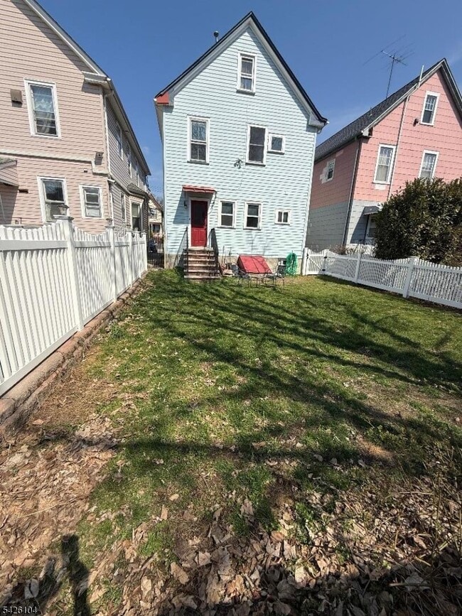 Building Photo - 19 Sylvan Pl