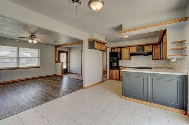 Building Photo - Nice 4 Bed 1.5 Baths Located near Tinker Diagonal