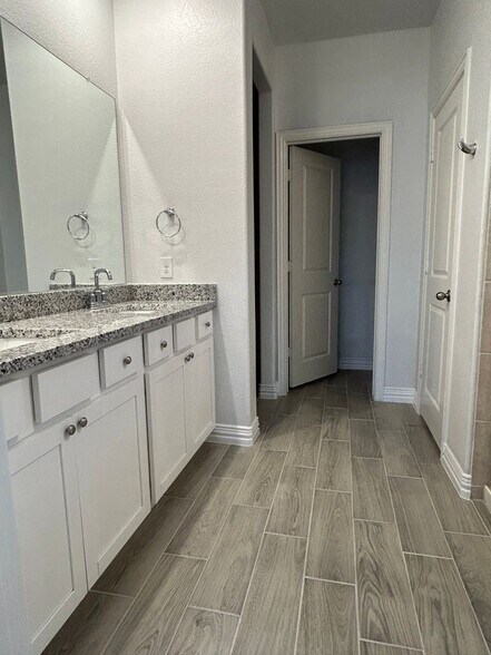 Building Photo - 752 Cascade Ln