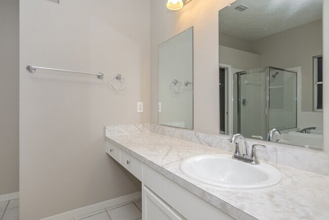 Building Photo - 2304 Golf Manor Blvd