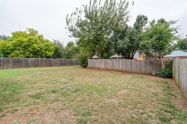 Building Photo - 16404 Del Mar Dr