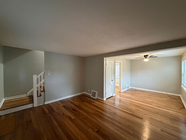 Building Photo - 8339 S Hamilton Ave