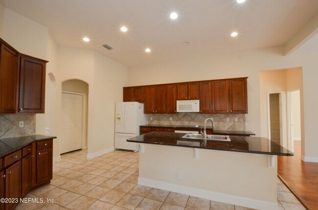 Building Photo - 11712 Blackstone River Dr