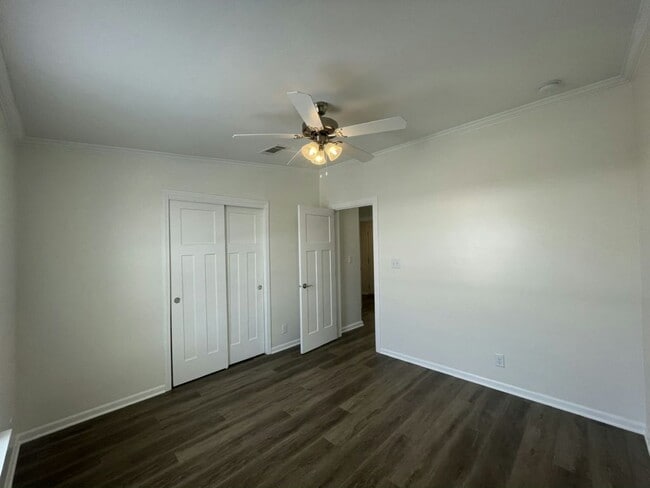 Building Photo - 912 Freeport W