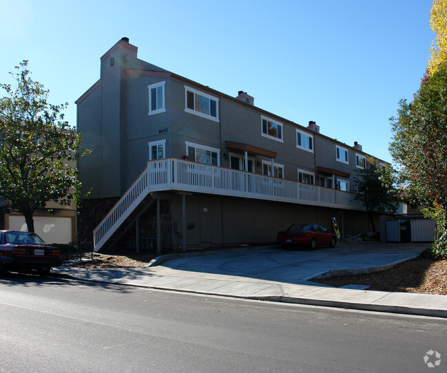 Building Photo - 8045 Beverly Dr