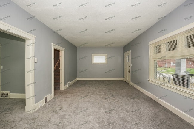 Building Photo - 912 Yellowstone Rd