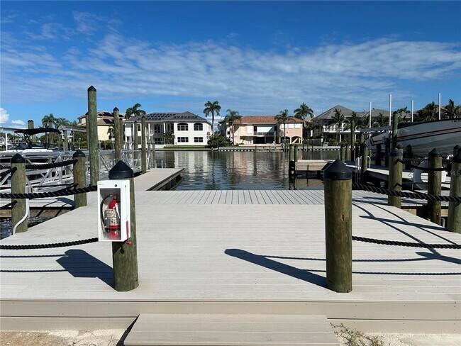 Building Photo - 2775 Kipps Colony Dr S