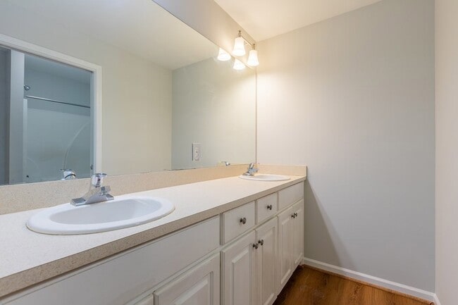 Building Photo - 4525 Village Ct