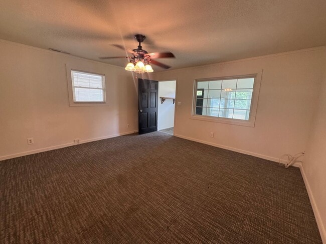 Building Photo - 3/2 House with bonus room in Armuchee $1,195