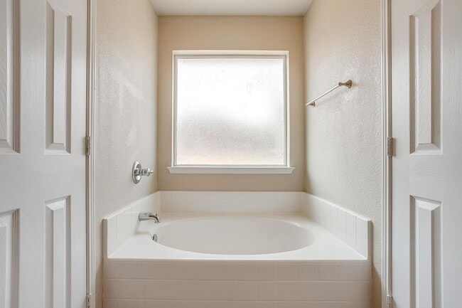 Building Photo - Perfectly located.  3 Bedroom, 2 Bath Home...