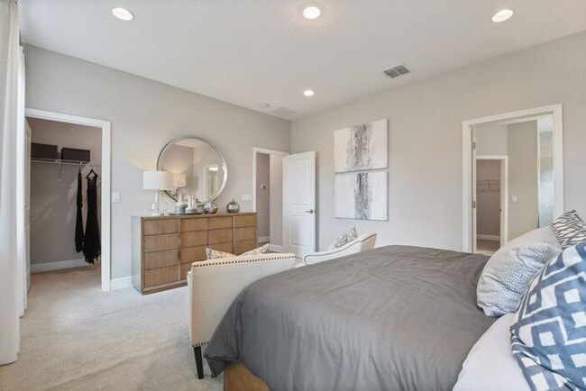 Building Photo - "Unfurnished" Luxurious 5/3.5 Stunning Hom...