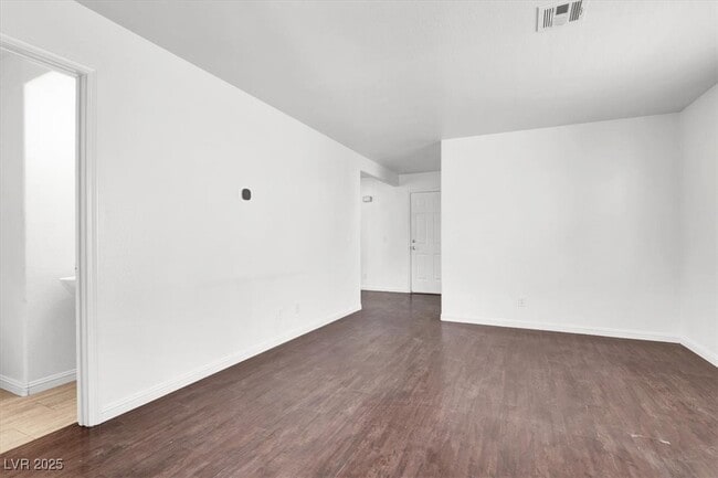 Building Photo - 8217 Beekman St