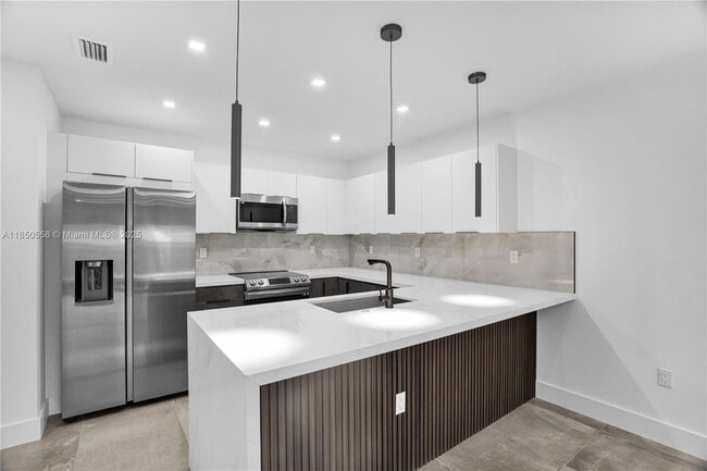 Building Photo - 3431 SW 16th Ter