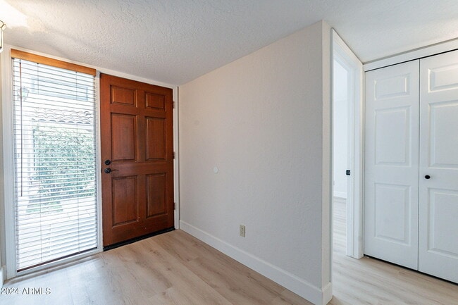 Building Photo - 7800 E Lincoln Dr