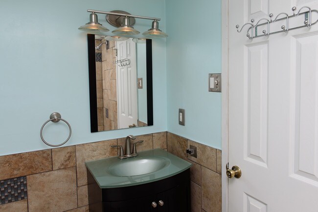 Building Photo - 280 Bridgewater Rd