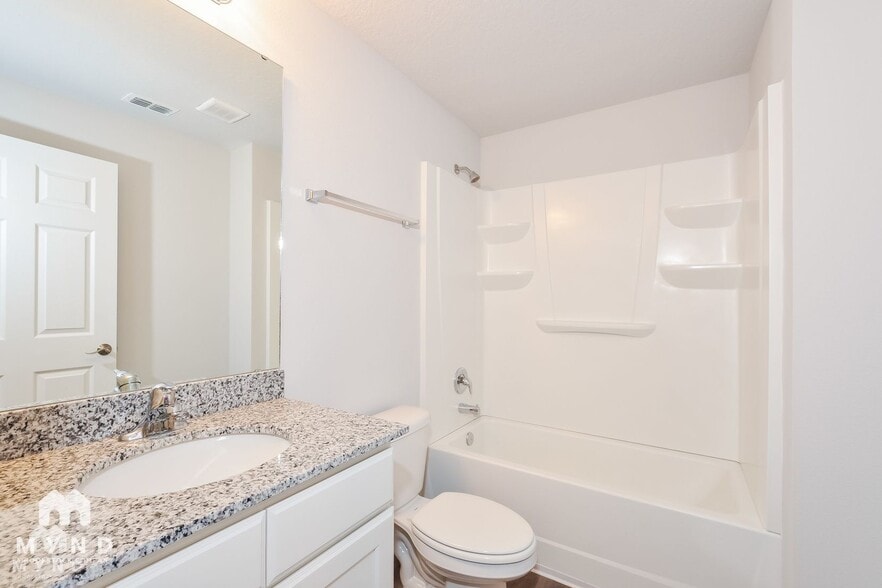 Building Photo - 19 Birchview Pl