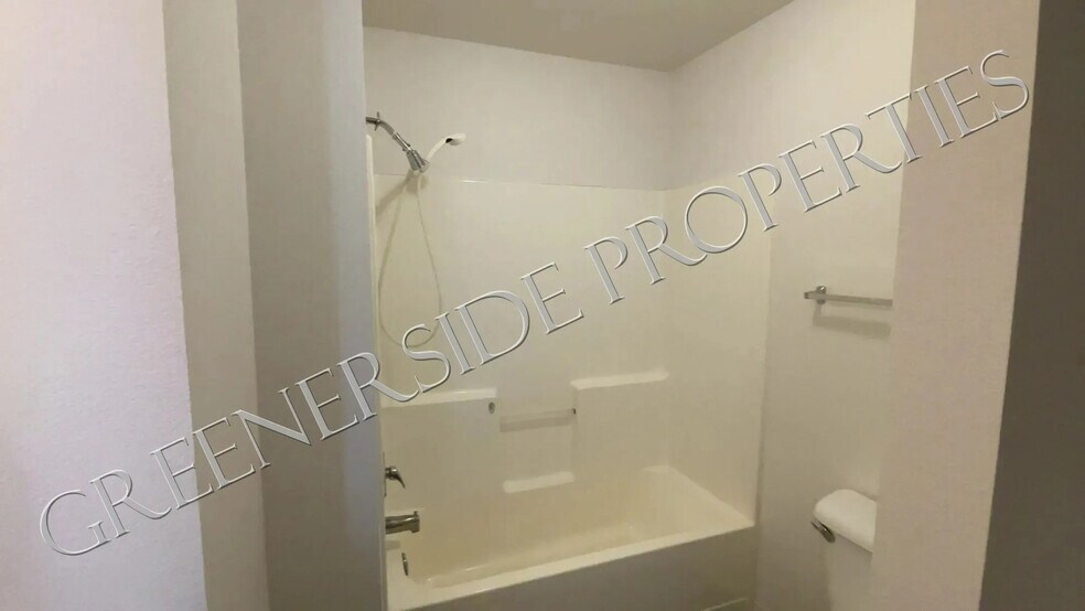 Building Photo - 677 Paradise Plz