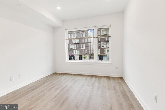 Building Photo - 2046 E Lehigh Ave