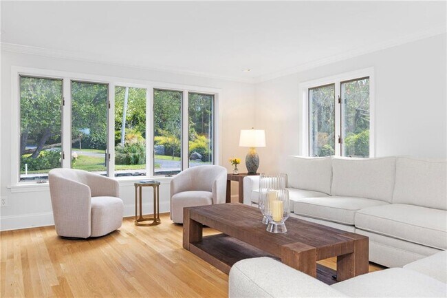 Building Photo - 331 Third Beach Rd