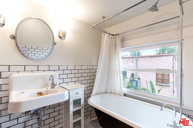 Building Photo - 2544 3rd St