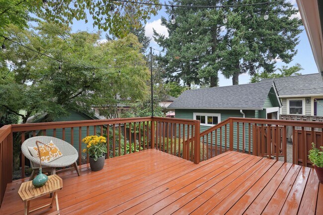 Building Photo - Classic Portland Charm + Modern Comfort in...