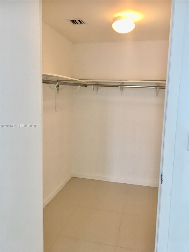 Building Photo - 475 Brickell Ave