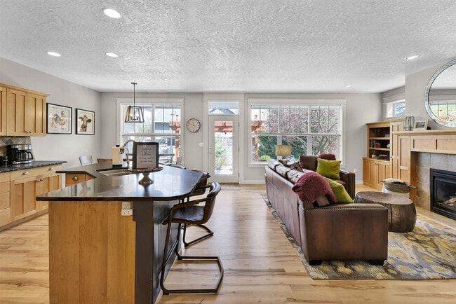 Building Photo - 5722 W Hidden Springs Dr