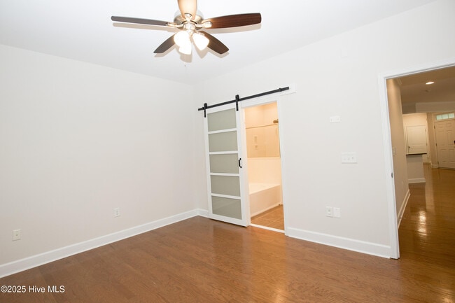 Building Photo - 104 Pine Hawk Dr