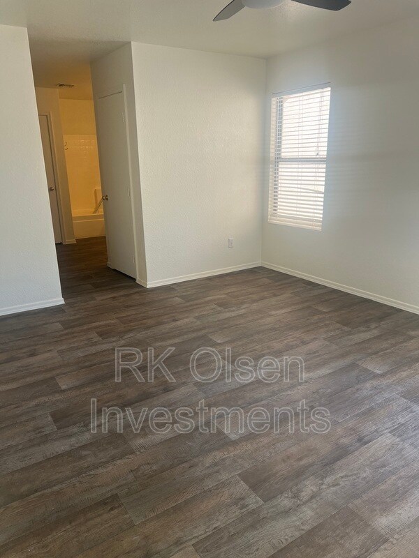 Building Photo - 8901 E Oro Ave